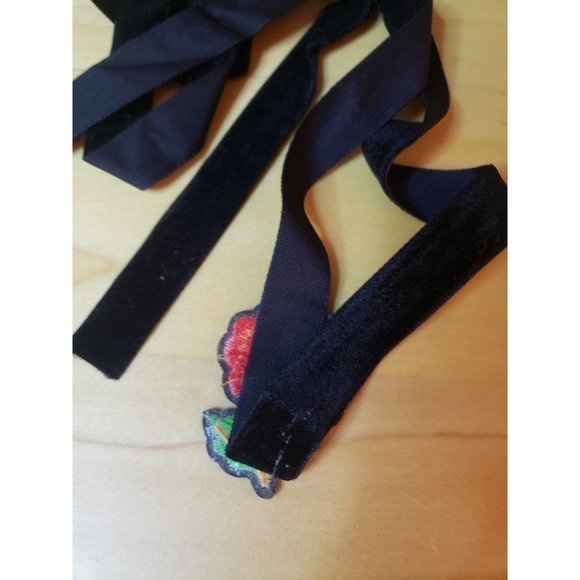 Brand New Velvet‎ Ribbon Tie on Choker with Flower - Picture 2 of 4